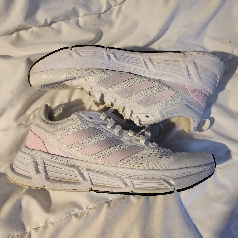 Adidas Questar Women's Bounce Sneaker